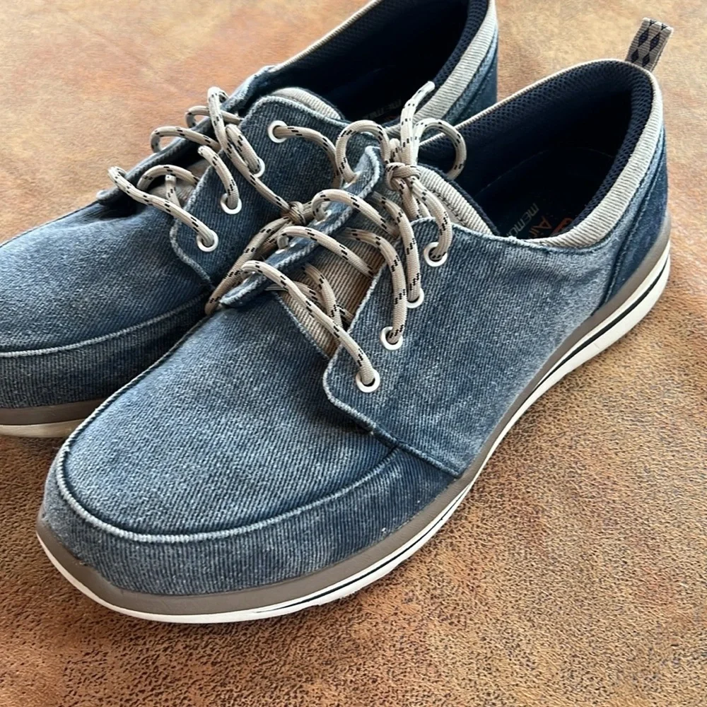 Skechers relaxed fit Blue Casual Boat Shoes w/ Air cooled memory foam. Size 9.5